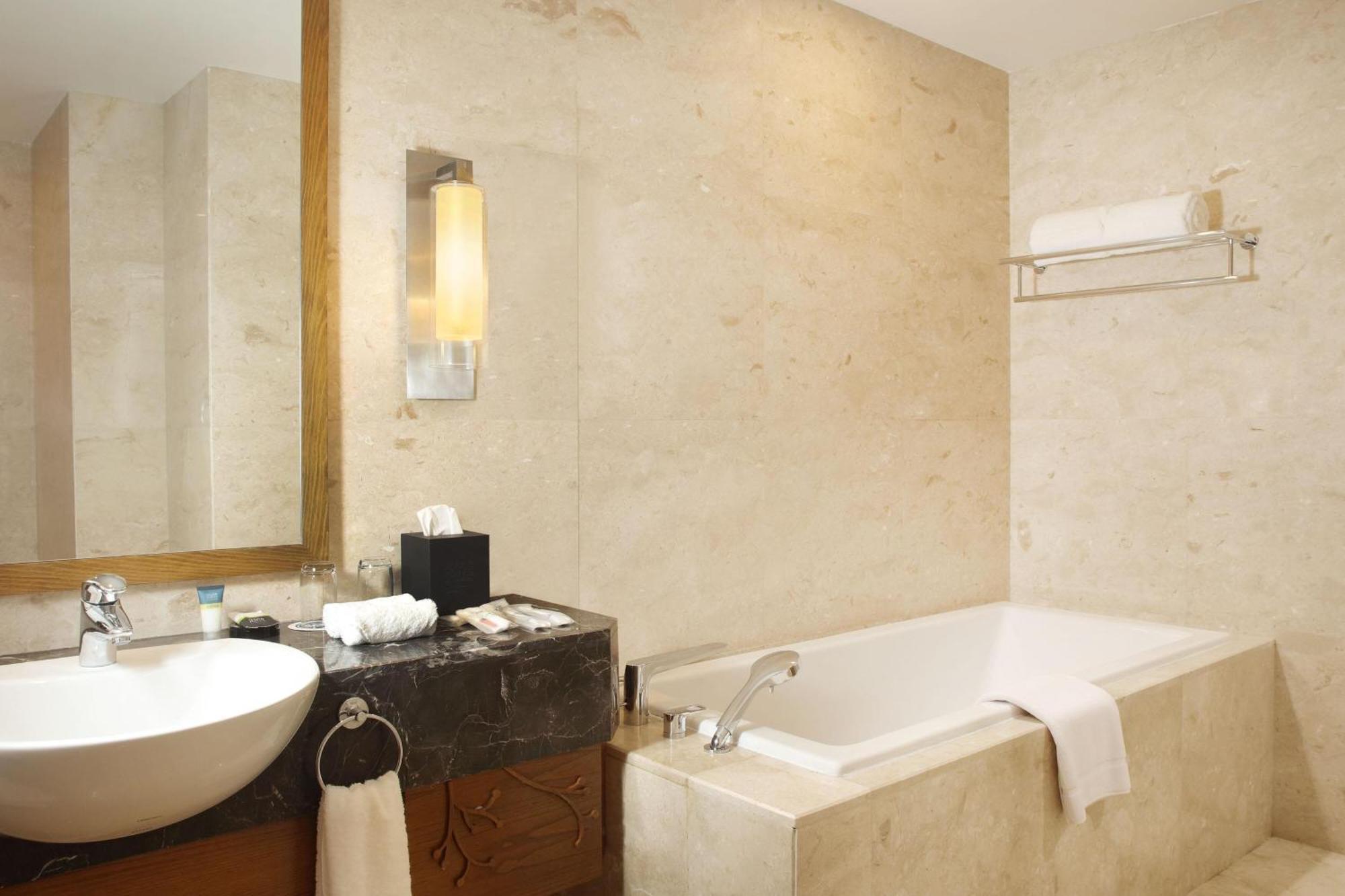 Four Points By Sheraton Манадо Екстериор снимка