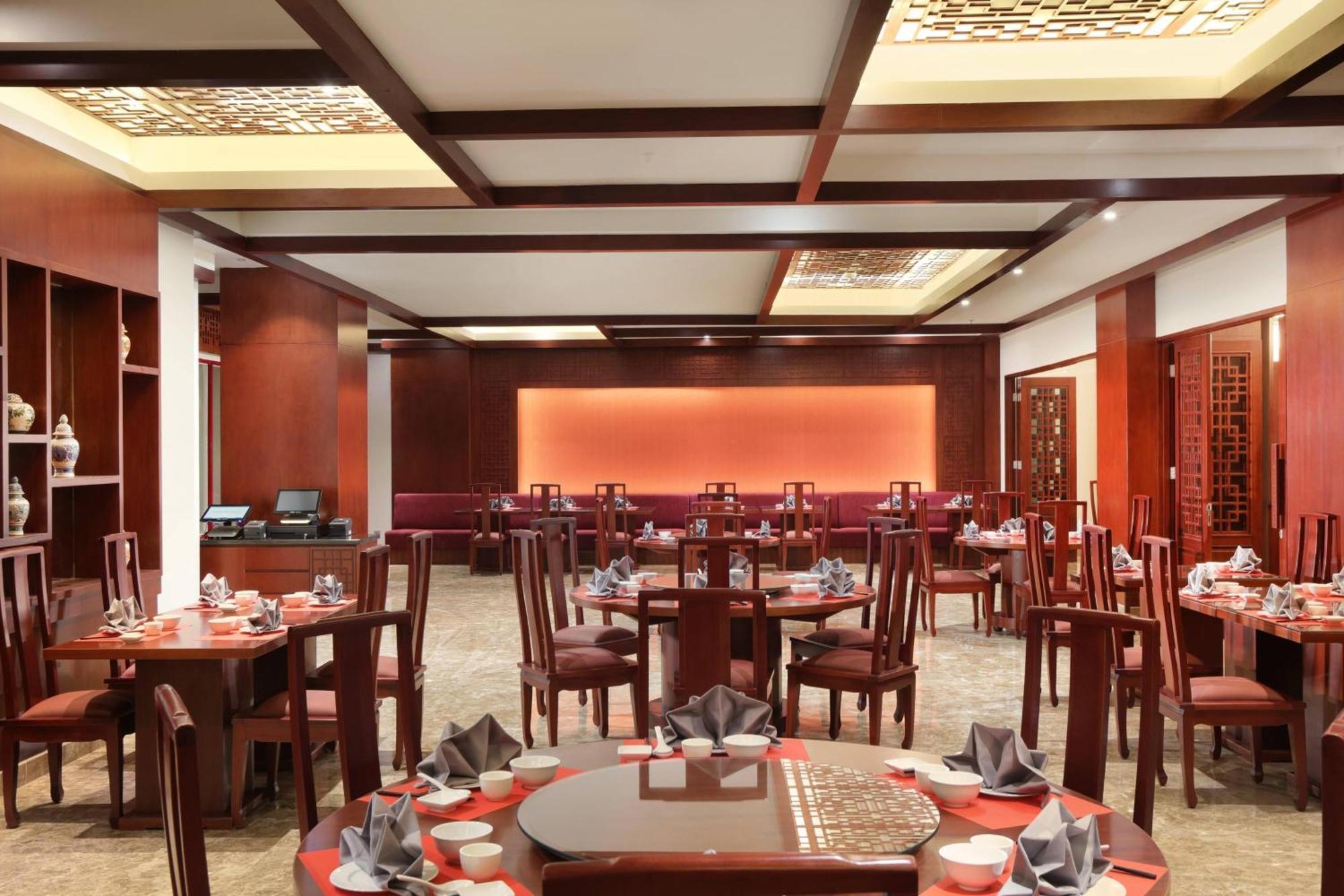 Four Points By Sheraton Манадо Екстериор снимка
