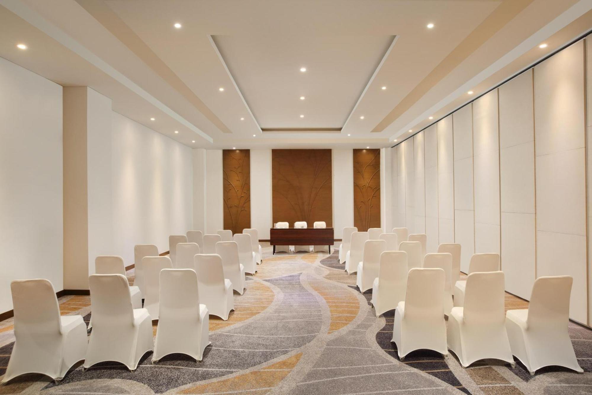 Four Points By Sheraton Манадо Екстериор снимка
