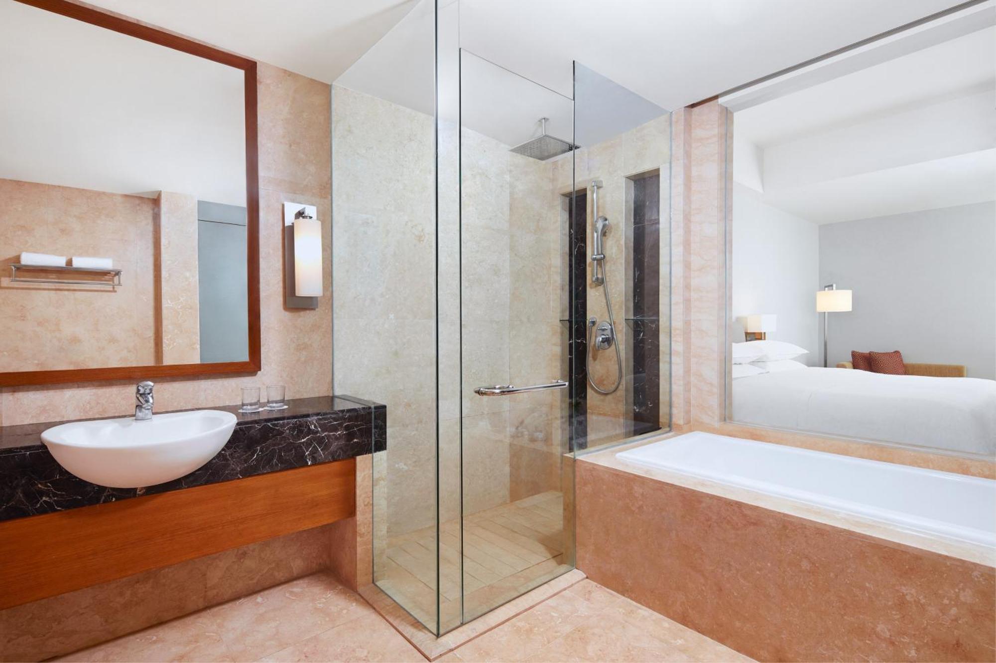 Four Points By Sheraton Манадо Екстериор снимка
