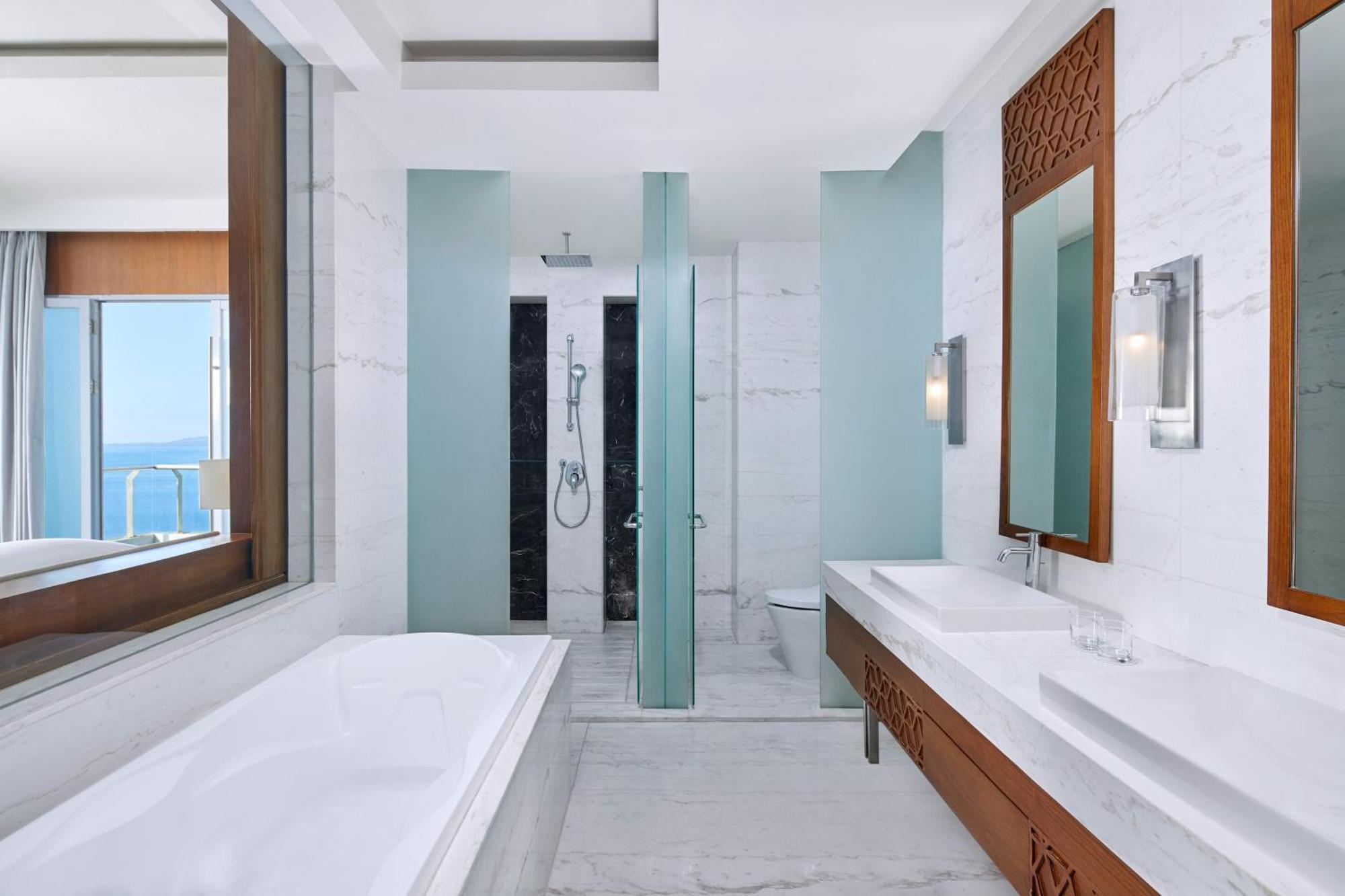 Four Points By Sheraton Манадо Екстериор снимка