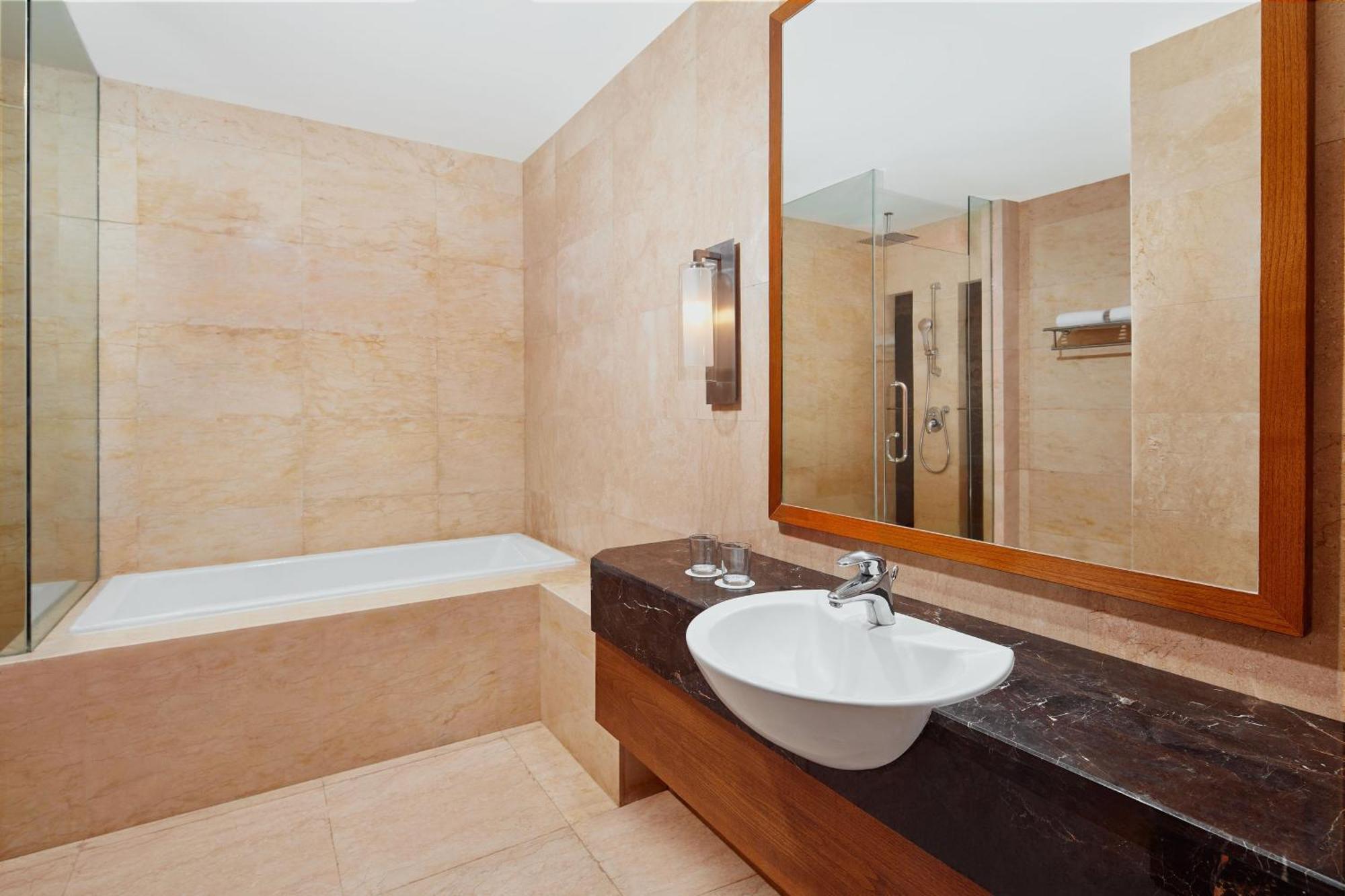 Four Points By Sheraton Манадо Екстериор снимка