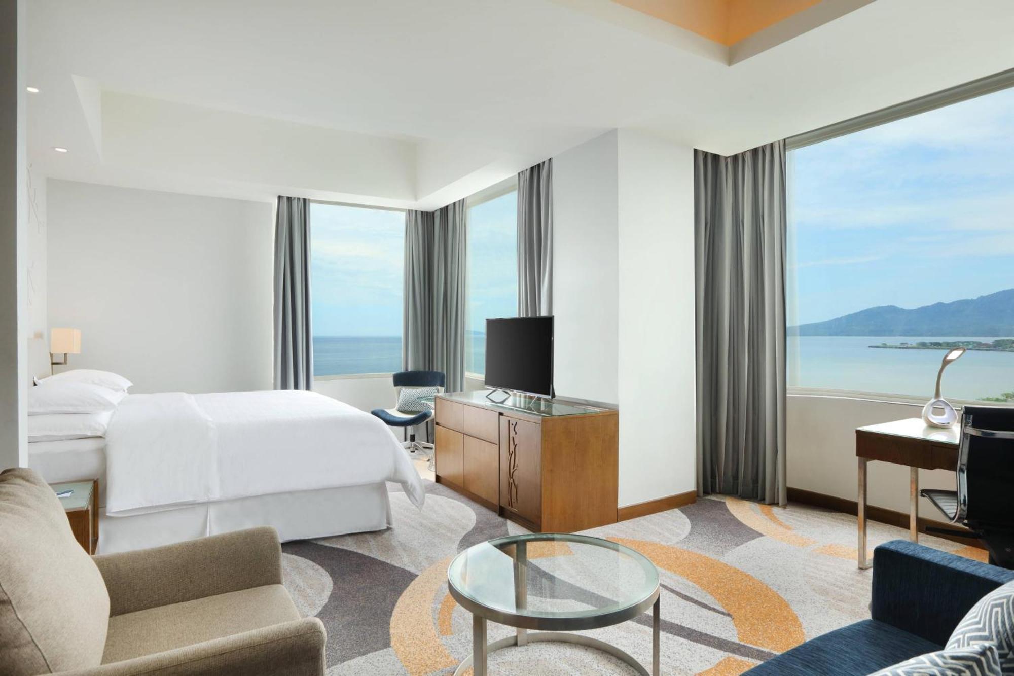Four Points By Sheraton Манадо Екстериор снимка