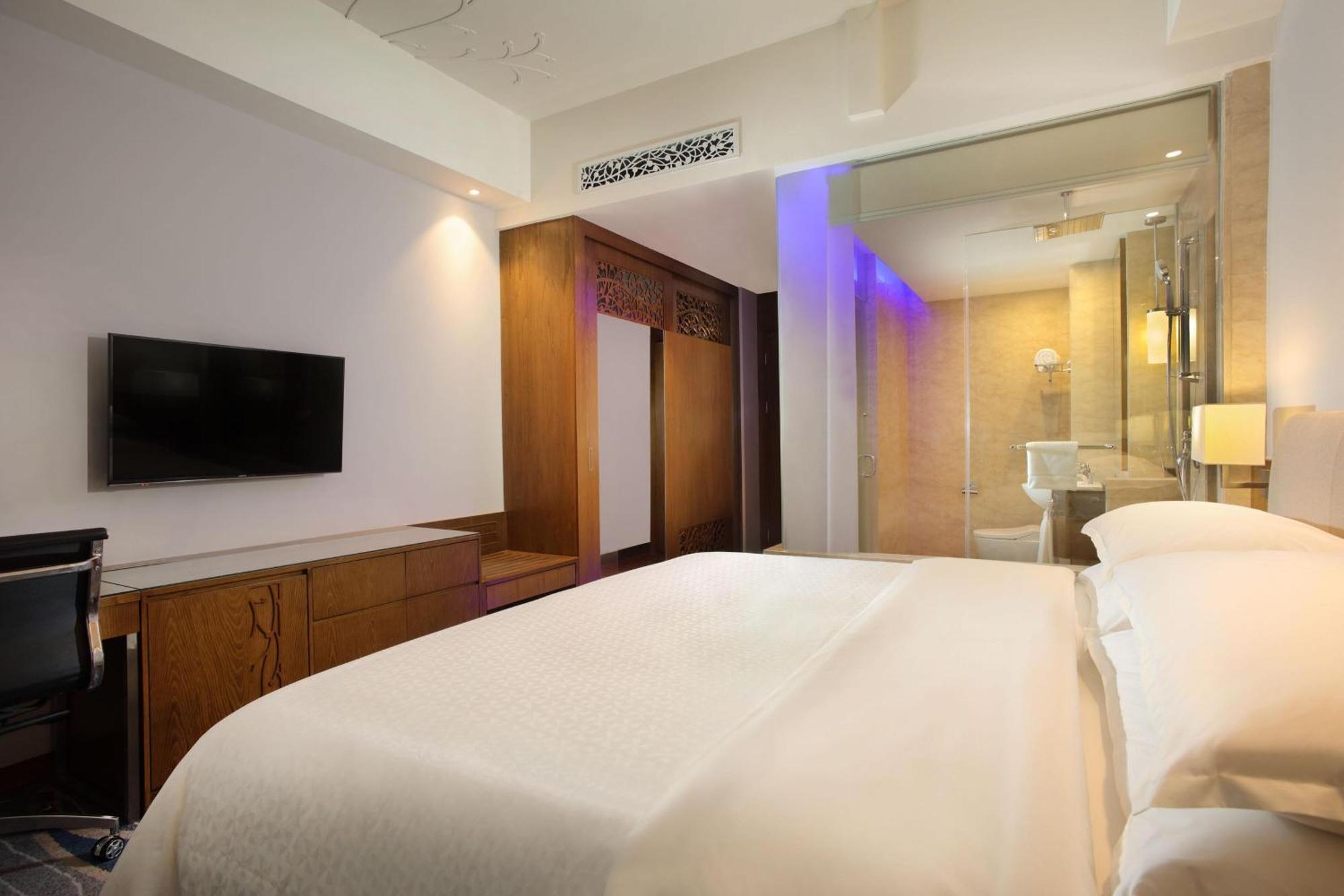 Four Points By Sheraton Манадо Екстериор снимка