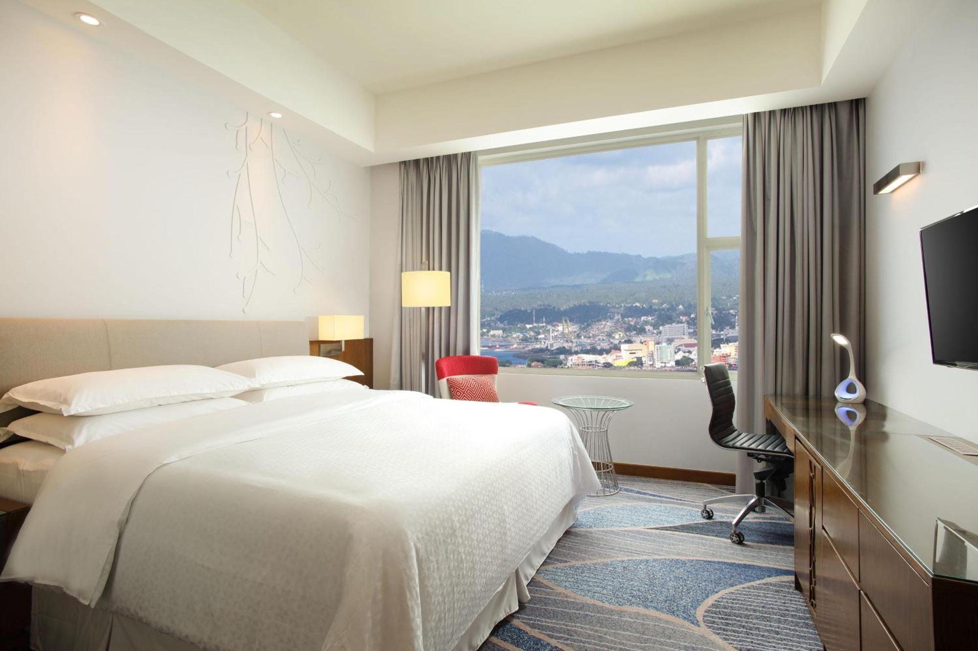 Four Points By Sheraton Манадо Екстериор снимка